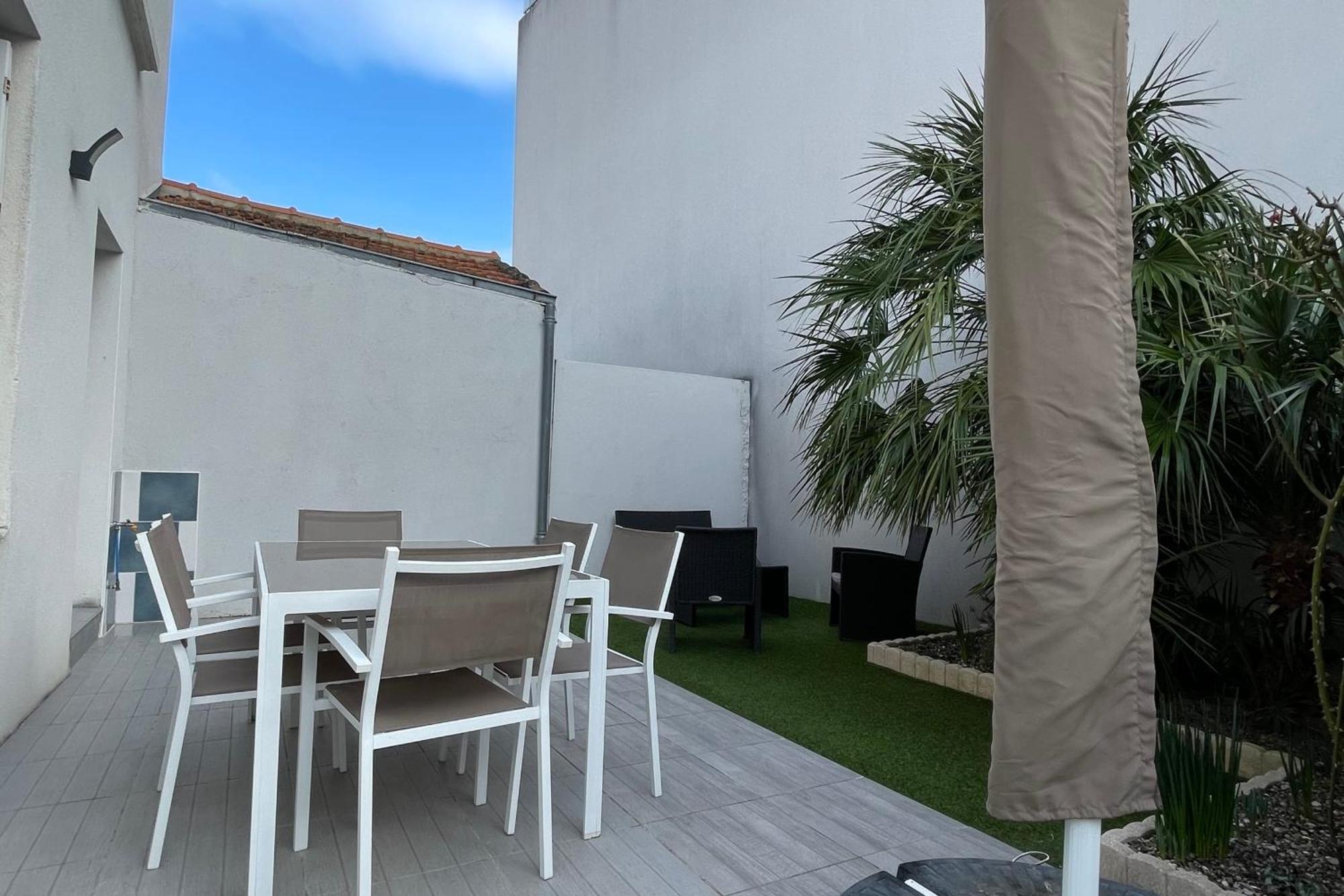 Cozy Cocoon Of With Terrace And Garden * La Rochelle (Charente-Maritime)